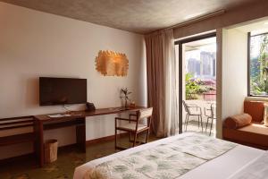 Postel nebo postele na pokoji v ubytování Penh House Hotel