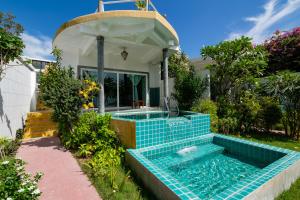 Bazén v ubytování Yao Yai Beach Resort nebo v jeho okolí