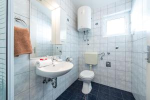 Amazing view Apartments Dijana tesisinde bir banyo