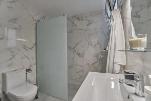 Ein Badezimmer in der Unterkunft Malibú Canteras nº 1 - Planta Baja - Ground Floor
