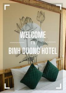 Giường trong phòng chung tại Binh Duong Resident Hotel