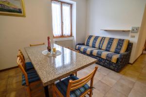 Posedenie v ubytovaní Casa Rosani