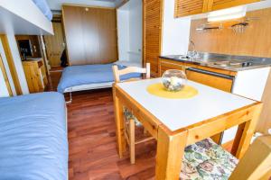 Kuchyň nebo kuchyňský kout v ubytování Residence Artuik Appartamenti Solandra + 31 fotografií