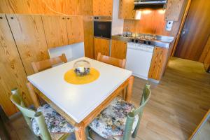 Dapur atau dapur kecil di Res.Albarè/Solaria Apt.Solandra