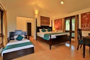 Säng eller sängar i ett rum på Heritage Resort Coorg
