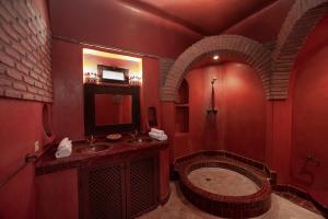 Koupelna v ubytování Riad Khabia & Spa