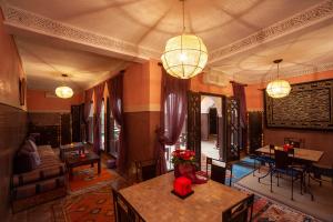 Posezení v ubytování Riad Khabia & Spa