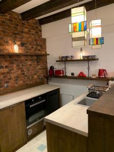 A kitchen or kitchenette at The Legends , Art & Forest