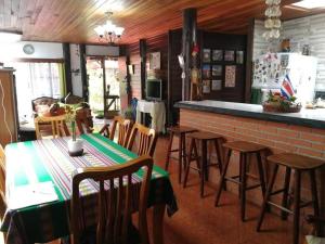Restaurace v ubytování Casa Irazú + 7 fotografií