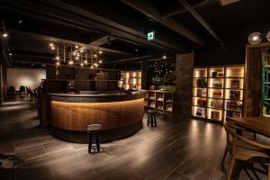 a bar in a restaurant with tables and chairs at AN-GRANDEホテル奈良 in Nara