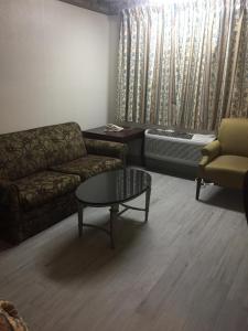 Posezení v ubytování Regency Inn + 15 fotografií