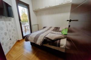 Postel nebo postele na pokoji v ubytování Zlatibor Apartman KRF 04