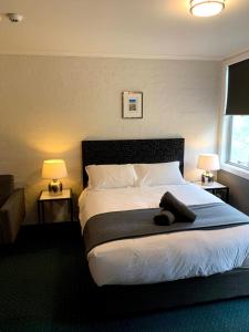 Giường trong phòng chung tại Attunga Alpine Lodge & Apartments