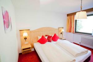 Giường trong phòng chung tại Hotel Berghof