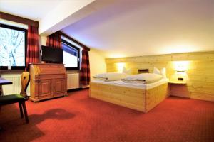 Giường trong phòng chung tại Hotel Berghof