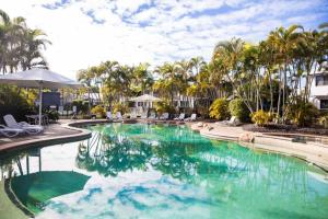 Swimmingpoolen hos eller tæt på Tropical Retreat in 2 Bedroom Townhouse