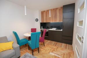 a kitchen and dining room with a table and chairs at Apartman Una in Pale