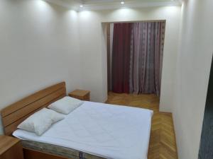 En eller flere senge i et værelse på Apartment Melashvili 4