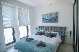 Gorgeous Design 3 BDR Appart - J Tower - Amazing View!客房内的一张或多张床位