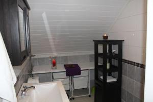 Ένα μπάνιο στο Wanha Autti Camping +61 φωτογραφίες
