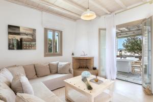 Posedenie v ubytovaní White Tinos Luxury Suites