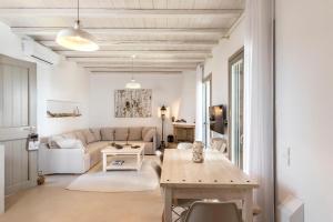 Posedenie v ubytovaní White Tinos Luxury Suites