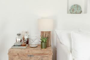 Posteľ alebo postele v izbe v ubytovaní White Tinos Luxury Suites