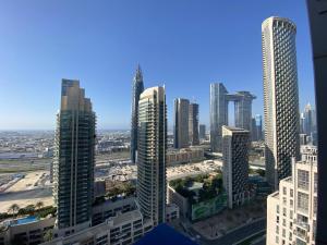 Gallery image of Lux BnB Standpoint Tower Burj&Sea Views in Dubai