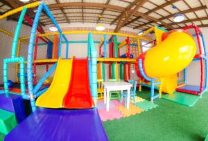 Der Kid's Club in der Unterkunft Villarejo Parque Hotel