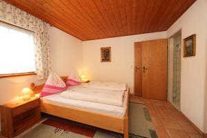 a small bedroom with a bed and a window at Martinsklause in Maishofen