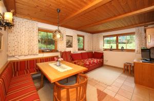 Kuchyň nebo kuchyňský kout v ubytování Gartenwohnung Robinigg + 32 fotografií