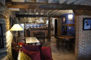 Area lounge atau bar di La Casa Encanto