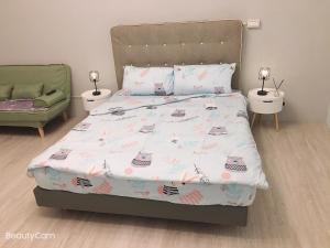 Postel nebo postele na pokoji v ubytování ㄧ個背包客棧