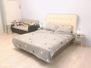 Postel nebo postele na pokoji v ubytování ㄧ個背包客棧