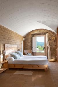 Postel nebo postele na pokoji v ubytování ECOTurisme Can Buch HOTEL + 37 fotografií