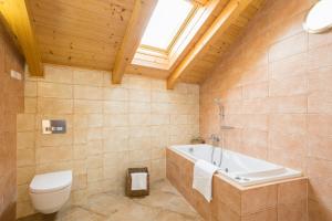 Koupelna v ubytování Vinný apartmán Rakovník + 36 fotografií