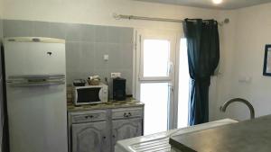 Kuchyň nebo kuchyňský kout v ubytování Pause Appart 40 m2 avec cour privative - Spacieux & Confortable