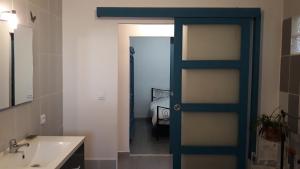 Koupelna v ubytování Pause Appart 40 m2 avec cour privative - Spacieux & Confortable + 13 fotografií