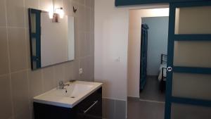 Koupelna v ubytování Pause Appart 40 m2 avec cour privative - Spacieux & Confortable