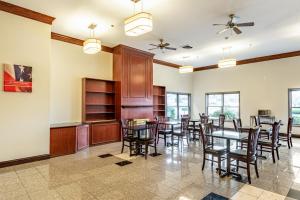 a large dining room with tables and chairs at Motel 6 Walton, KY - Richwood - Cincinnati Airport South in Walton