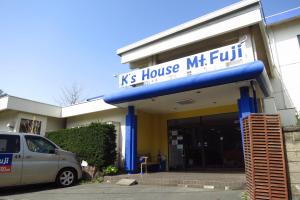 a van parked in front of a kansas house milt building at K's House MtFuji -ケイズハウスMt富士- Travelers Hostel- Lake Kawaguchiko in Fujikawaguchiko