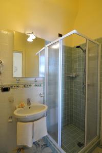 A bathroom at Terrazza di Rosa - sea view