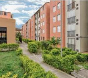 a walkway in front of a building in a city at Apartamento vacacional Ibagué in Ibagué
