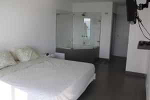 Giường trong phòng chung tại Departamento con Vista al Mar - Paracas - Condominio Nautico Las Velas +11 ảnh