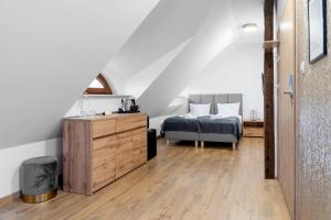 Posteľ alebo postele v izbe v ubytovaní Apartamenty, Boutique Rooms Villa 82, MIEJSCE PRKINGOWE