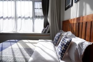 Rúm í herbergi á Dali Yunxi Boutique Inn