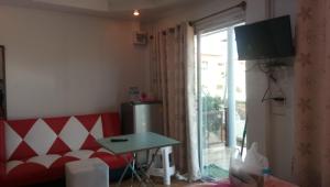 Un televizor și/sau centru de divertisment la Khao Kho Purngun Resort