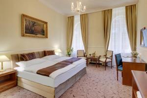 Postel nebo postele na pokoji v ubytování WINDSOR SPA Hotel