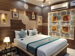 HOTEL CENTRAL SQUARE "A Couple Friendly Hotel"客房内的一张或多张床位