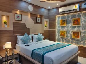 HOTEL CENTRAL SQUARE "A Couple Friendly Hotel"客房内的一张或多张床位